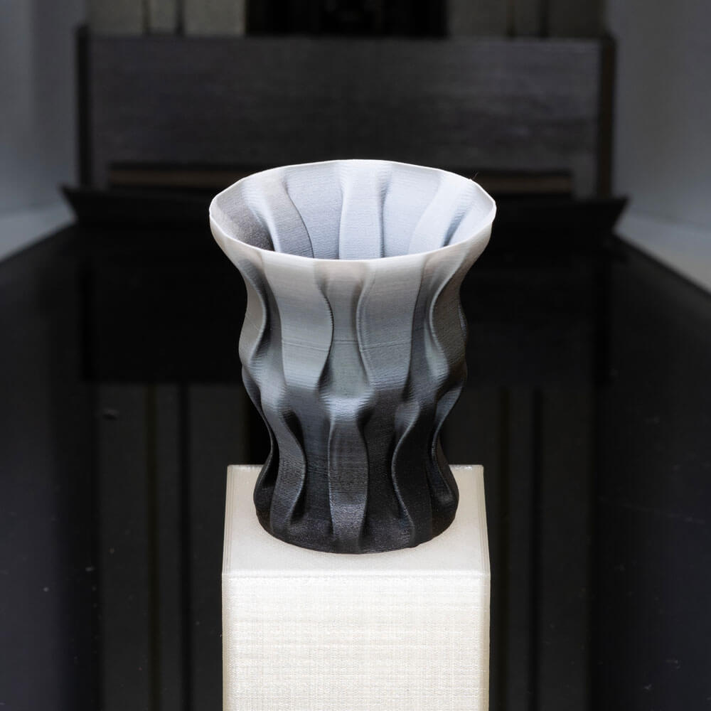 雙料型3D列印機製作出的混色花瓶
