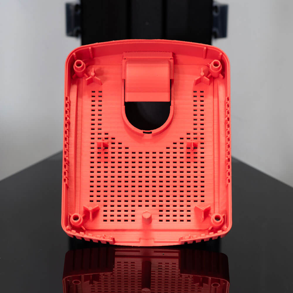 桌上型3D列印機製作出的電子防潮盒外殼