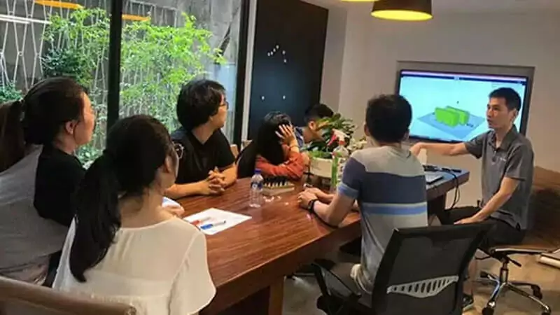 個性化培訓、定期更新以及最新創新、功能和軟體都是從我們這裡租賃3D列印機的福利。與PING合作，您不需要再擔心是否選對3D列印機！ 三個步驟，讓您透過租賃PING 3D列印機達到成功列印 簡單的租賃流程為您節省成本和提高品質收益，迅速而不繁瑣。無論您的需求是什麼，從PING租賃3D列印機都是一個簡單、不需煩惱的過程。 我們將提供所有培訓和培訓材料，以確保課程完成後您的設計團隊能夠順利使用列印機。 在工作日的09:00至17:00期間提供線上諮詢服務，工程師會迅速回應技術支援相關問題，評估情況後，如果必要，會安排現場工程師協助解決問題。 租賃3D列印機有助於讓您的企業跟上列印技術和品質的步伐，而不需要經常更新您的設備而產生大量成本。我們靈活的租賃方案從安裝到成品都提供全面的服務和協助，以確保您能在競爭激烈的商業環境中保持盈利能力。 與PING一起探索一個沒有煩惱的3D列印機租賃世界！ 