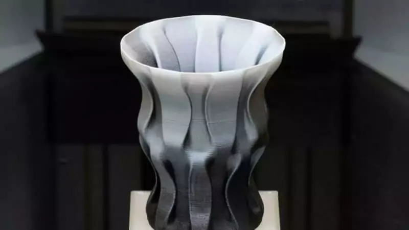 透過PING獨特的3D列印材料混色技術，擴展您的3D列印能力